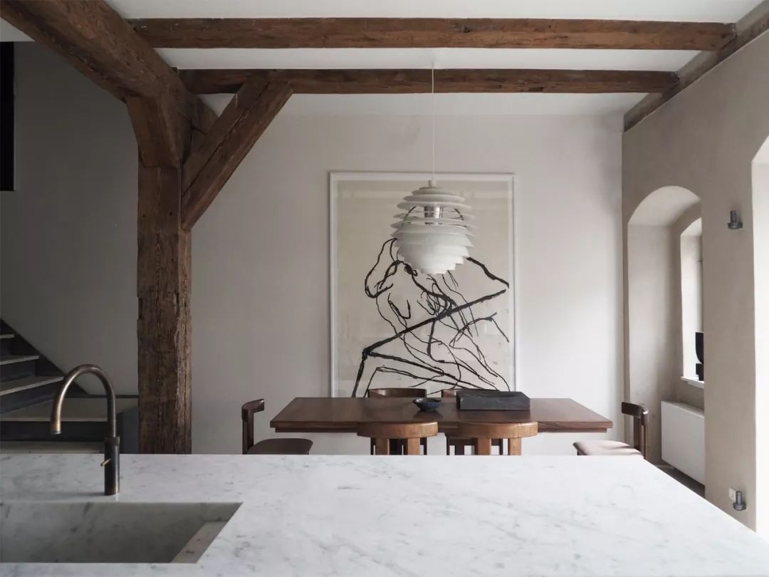 老房改造留下这些老木梁很带感