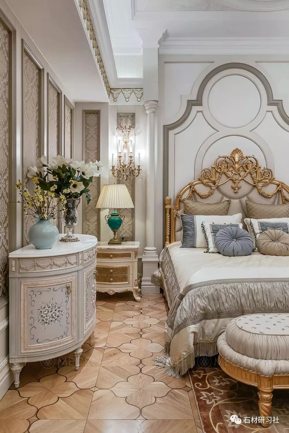 这是一套轻奢典雅的法式案例,考虑到业主家中有老人和孩子,所以设计师