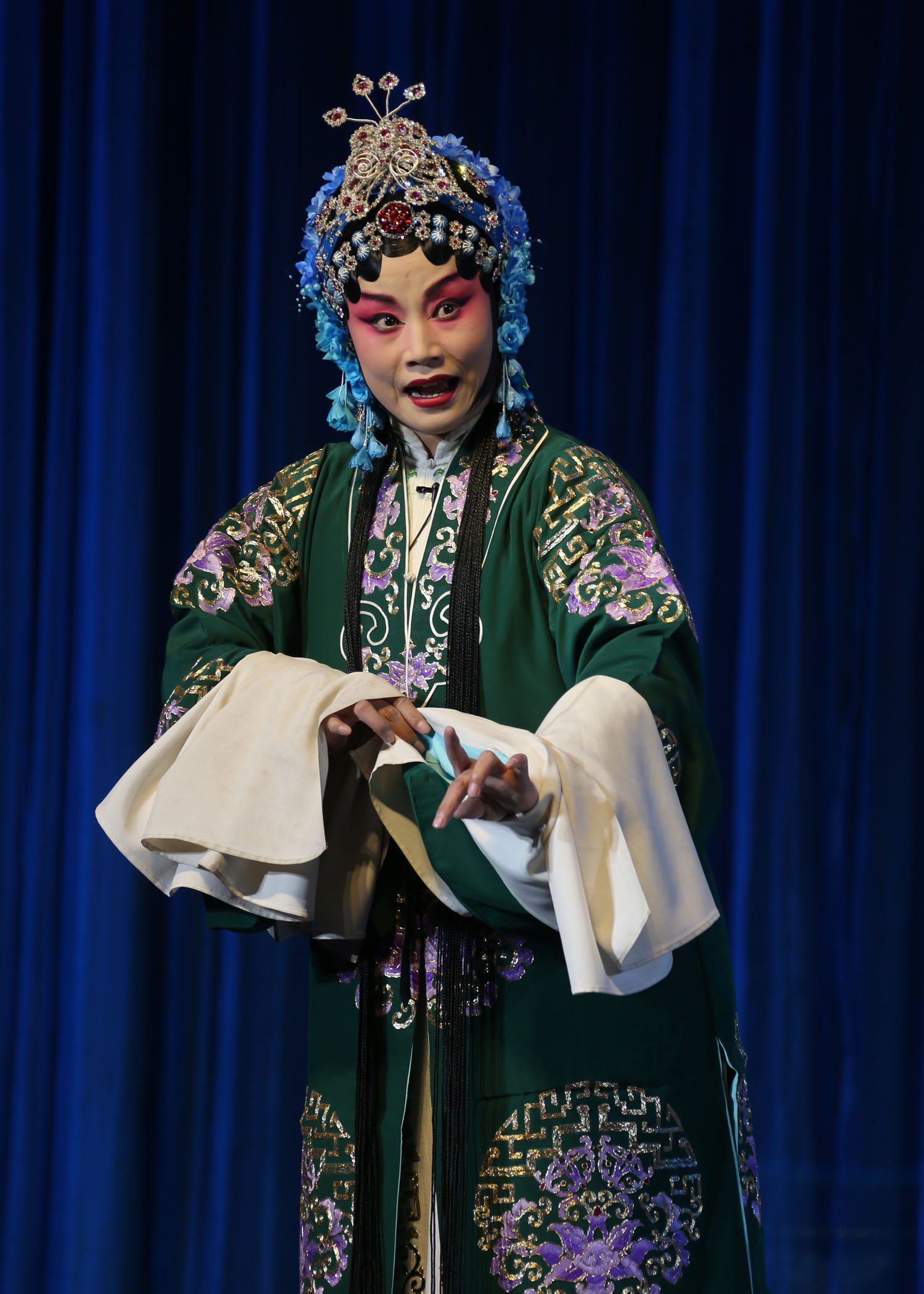 上党落子《穆桂英挂帅》在潞州剧院表演整场演出叫好声不断