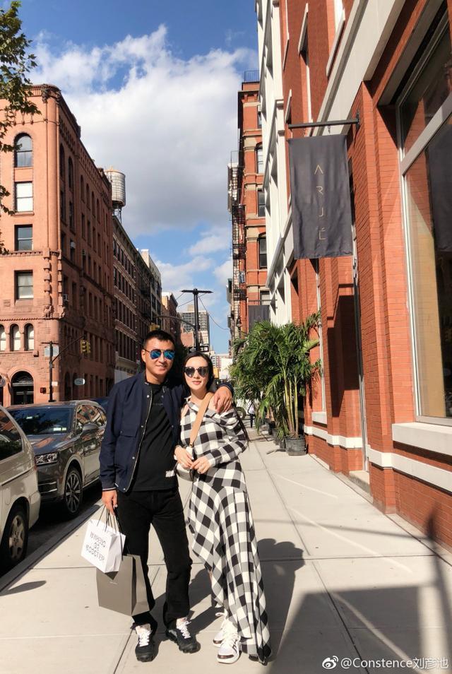 王励勤前女友新照:身姿绰约很漂亮,两年结两次婚,女儿1岁