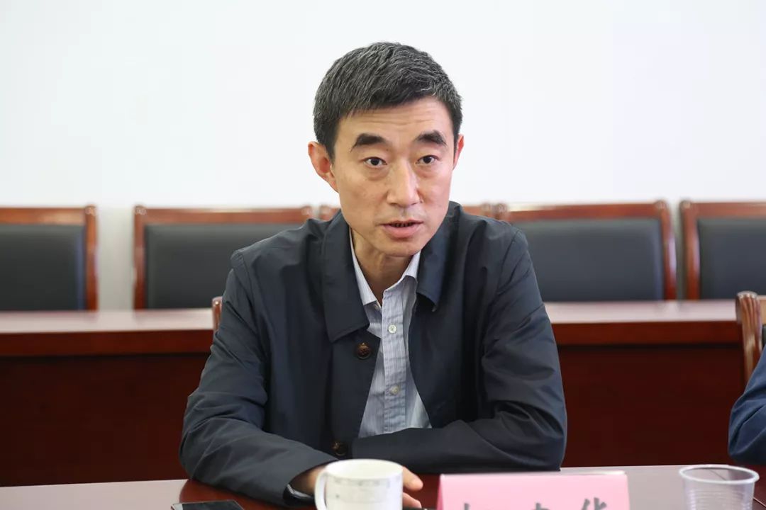 镇党委书记杨建华到许泾村调研养老项目建设