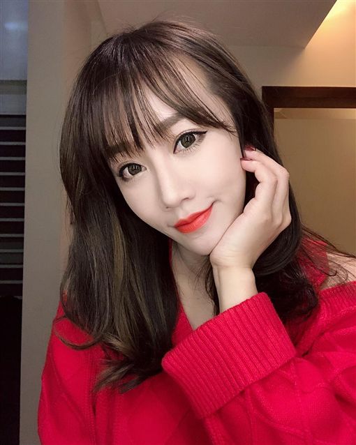 精致五官纯天然林佩瑶曝高颜值妈真面目网全惊呆了