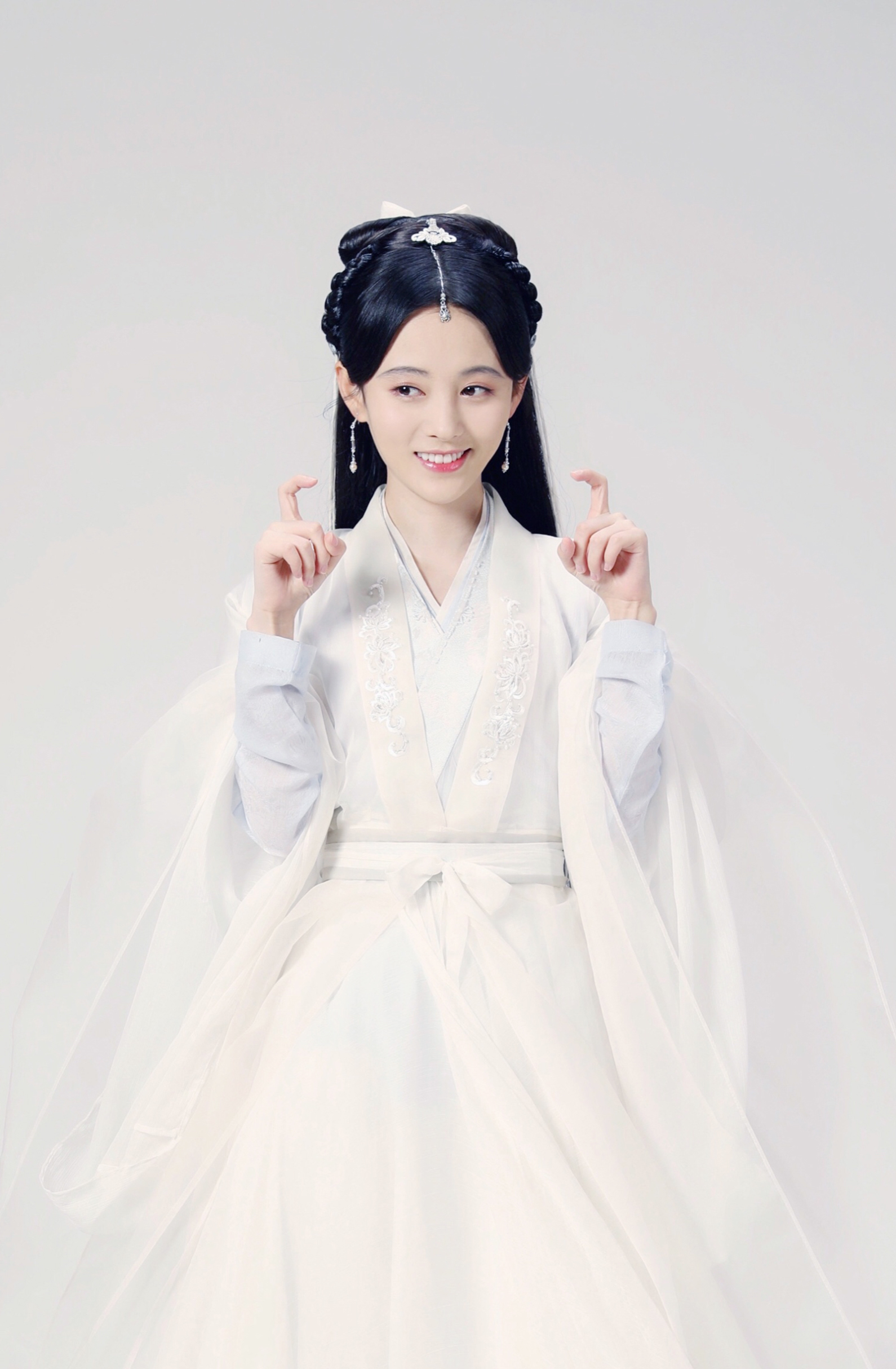 女艺人鞠婧祎古装仙气可爱写真