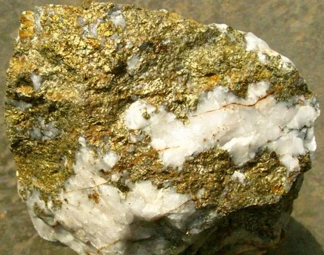 流星的陨落而形成,产量是十分稀少的,再加上黄金本来就是有价值的贵