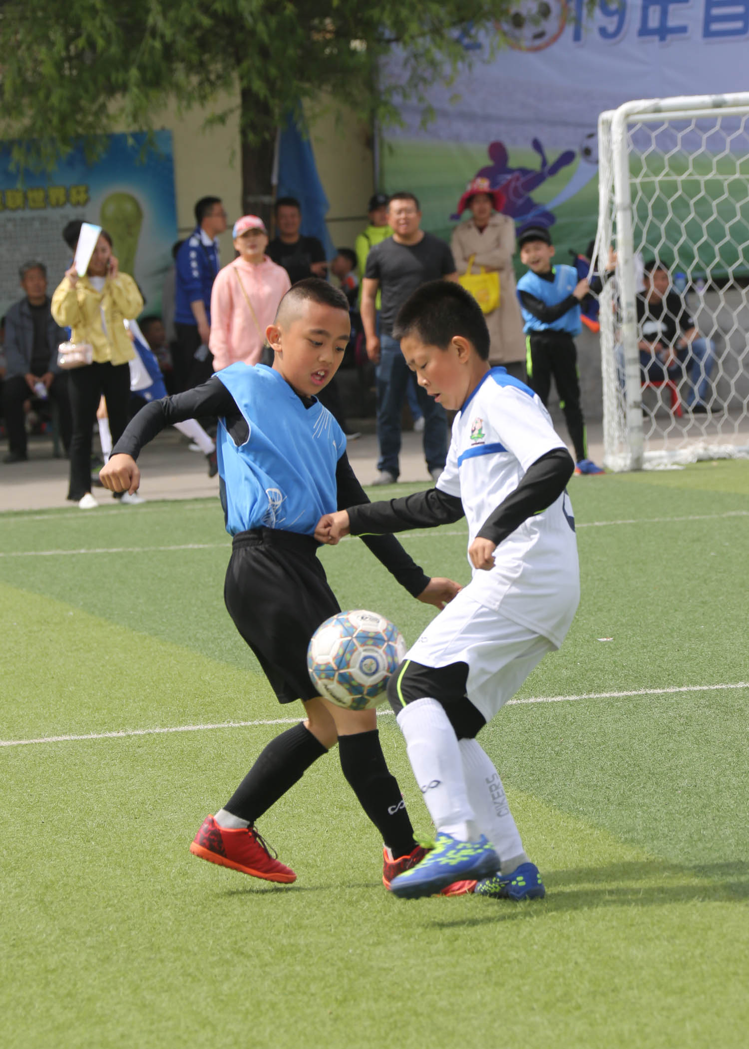 潞州区首届小学生足球联赛在紫坊小学开赛