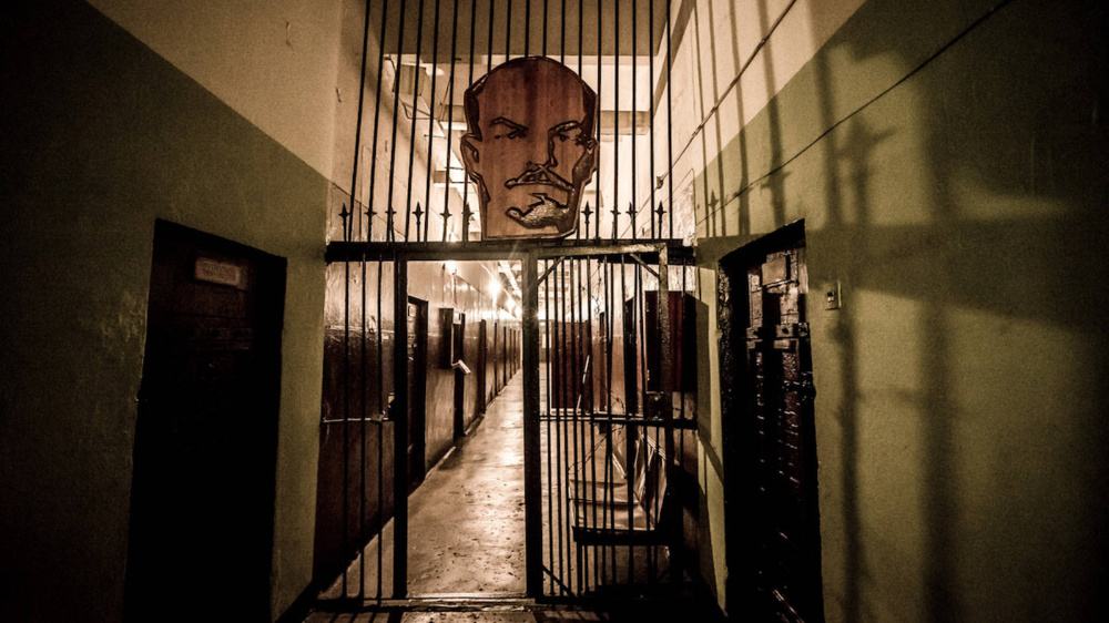 俄罗斯最强越狱犯三次被捕三次越狱宣判后直接从法院跳窗跑了