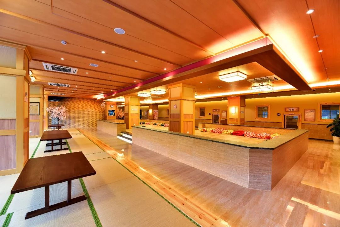 一大一小￥46→这家极乐汤不仅有12种风吕,竟然还有室外泳池和儿童水