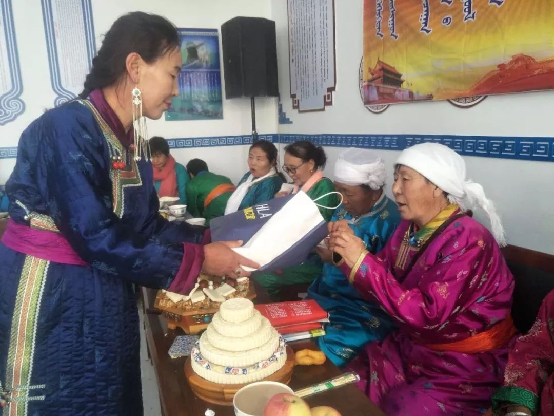 资讯巴彦高勒嘎查举办内容丰富的母亲节活动