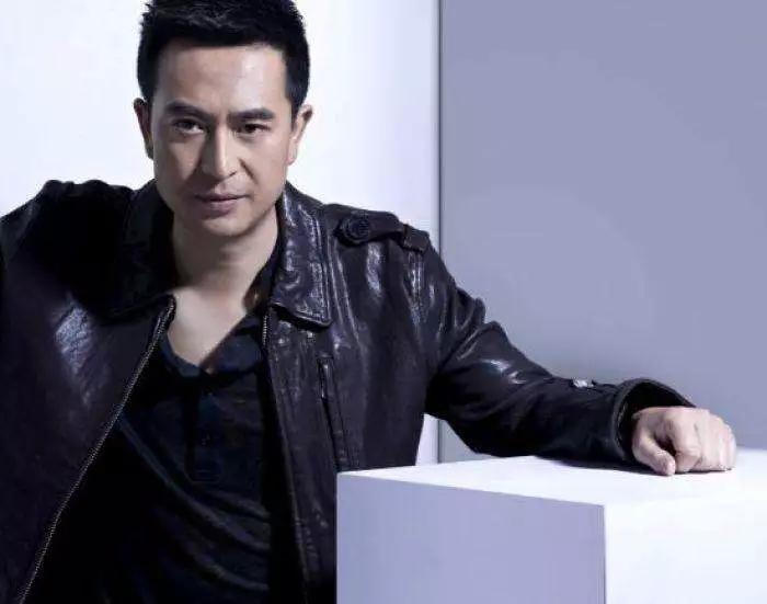 二叔张嘉译他的性感致命