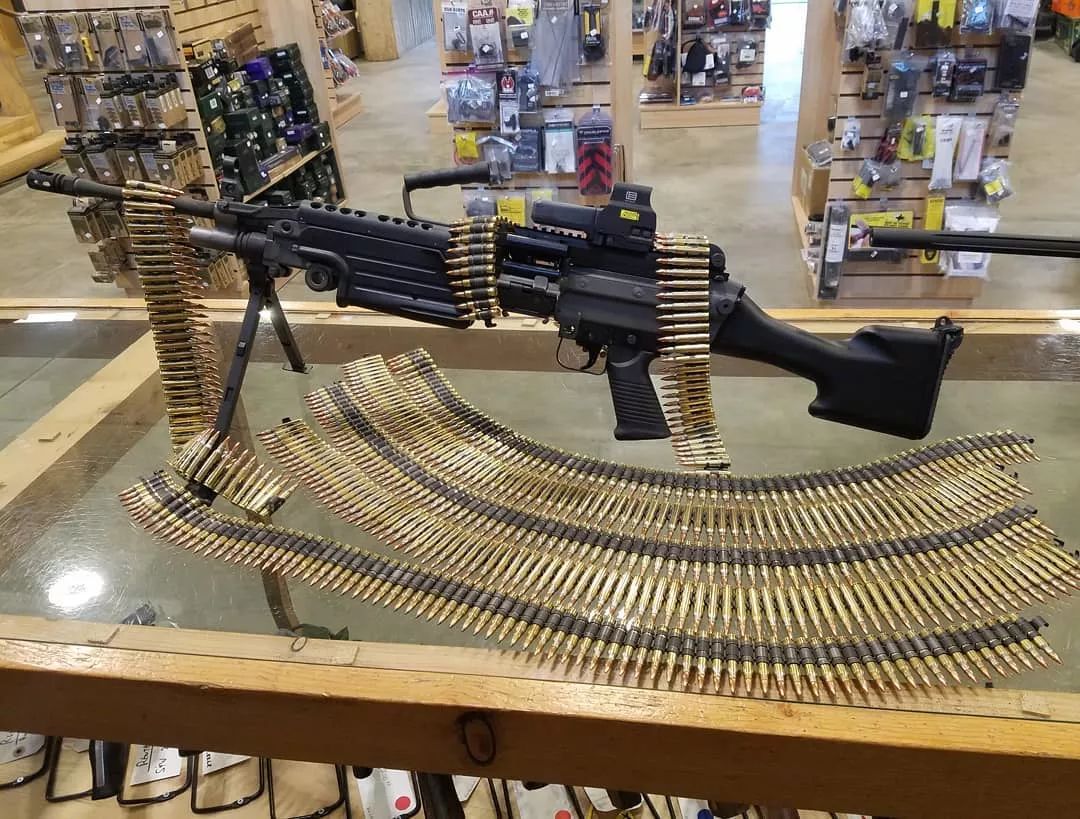 fnm249我一直不清楚为什么评论区的朋友都喜欢管它叫大菠萝