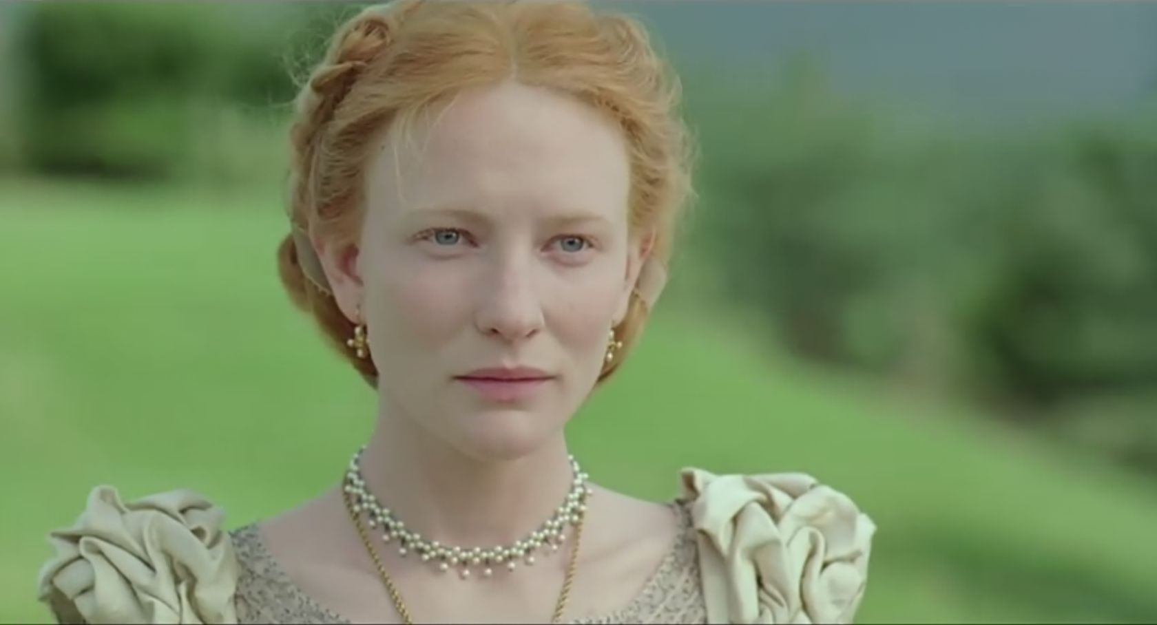 她饰演过的角色形象不少都很鲜明,如伊丽莎白女王,魔戒中的凯兰崔尔