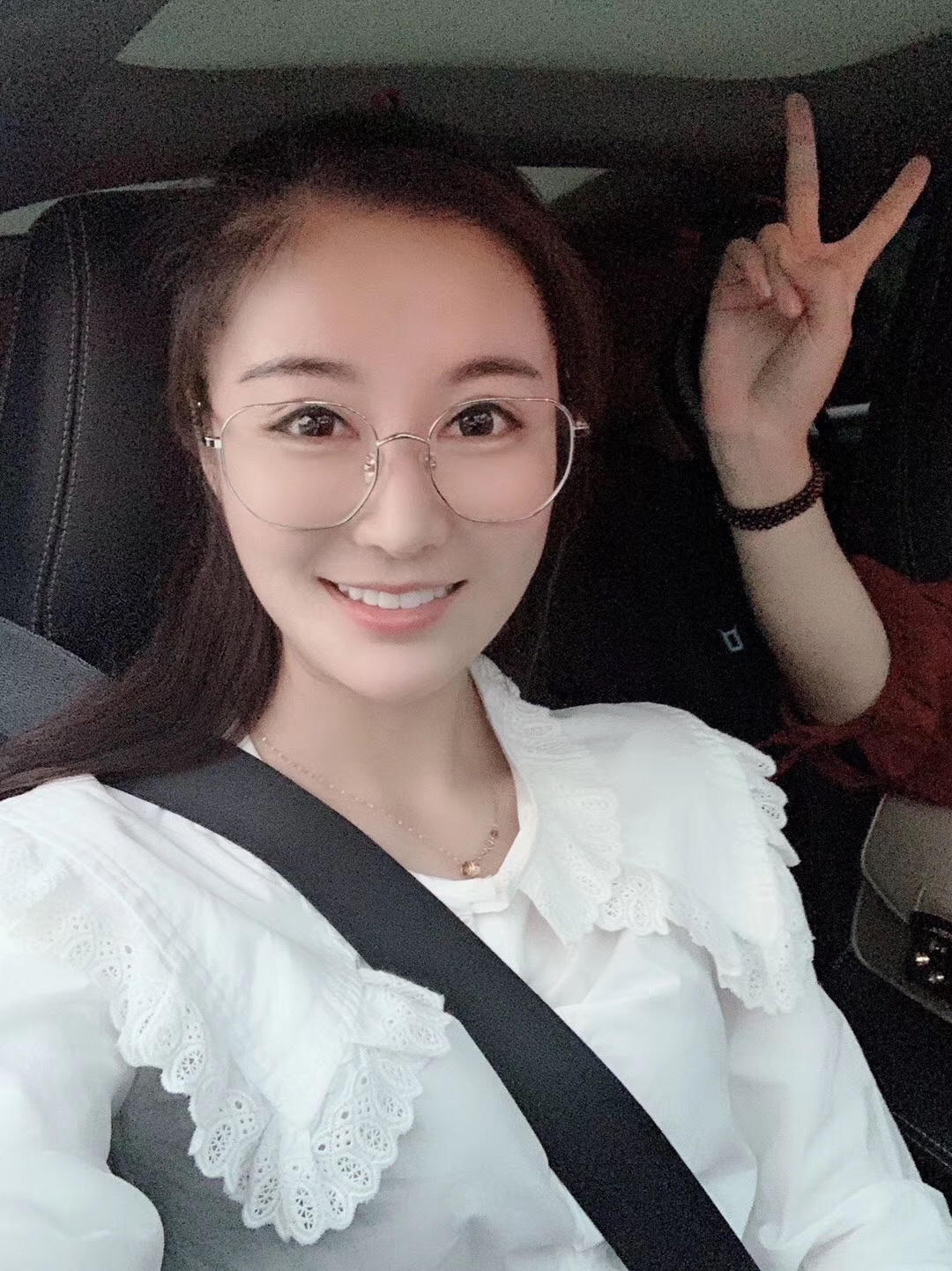 露出你的八颗牙微笑吧