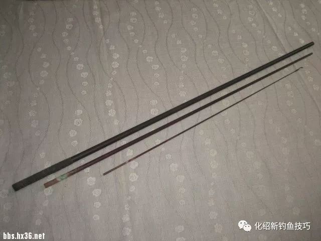1994年开江后,我去渔具店买了四把玻璃钢鱼竿,其中5米4竿(红宝石牌)