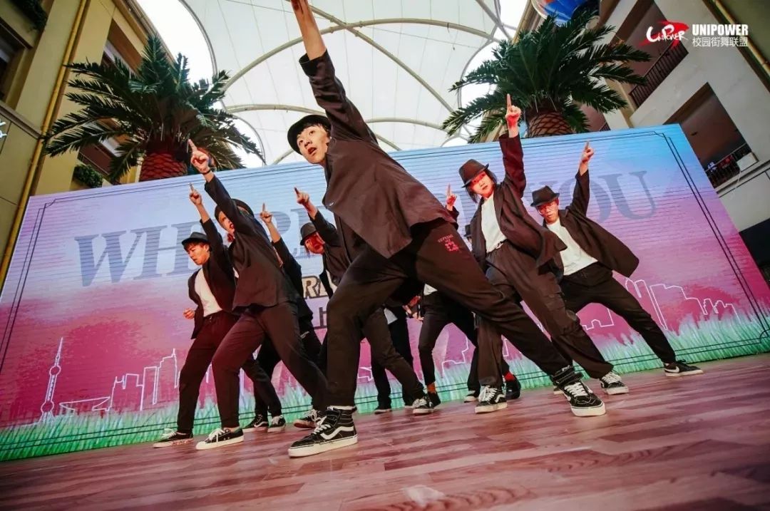 听说明天晚上街舞社专场