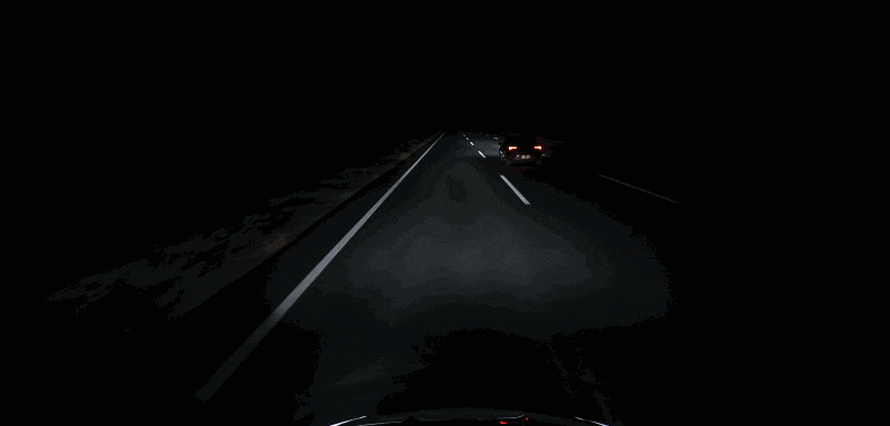 深夜驾车掉落斜坡夜间行车需谨慎