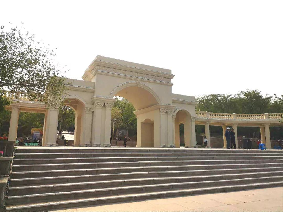 鲅鱼圈世纪门翻新啦换上淡黄衣漂亮