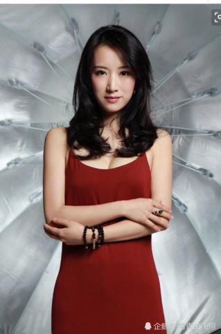 她凭借《都挺好》走红,如今衣品更是美的不像话,真是越看越爱!_李念