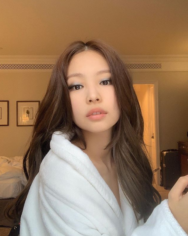 人间香奈儿jennie163cm穿成逆天大长腿有洋娃娃般美貌