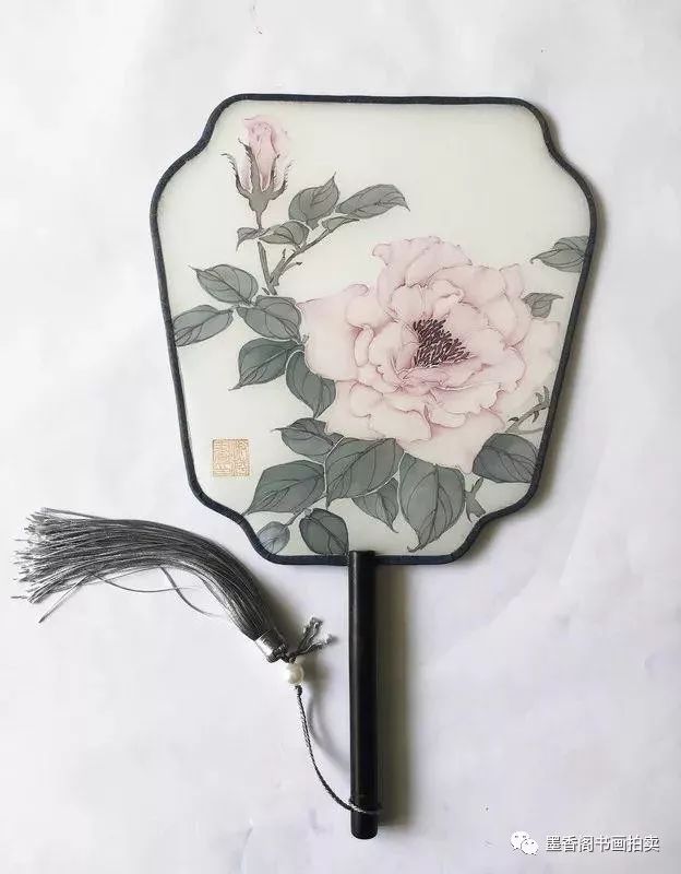 吴淑萍没骨花卉团扇作品欣赏
