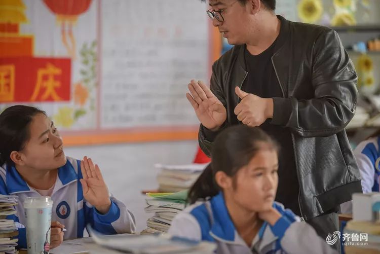 无声世界的高考聋人学生努力拼出最美青春