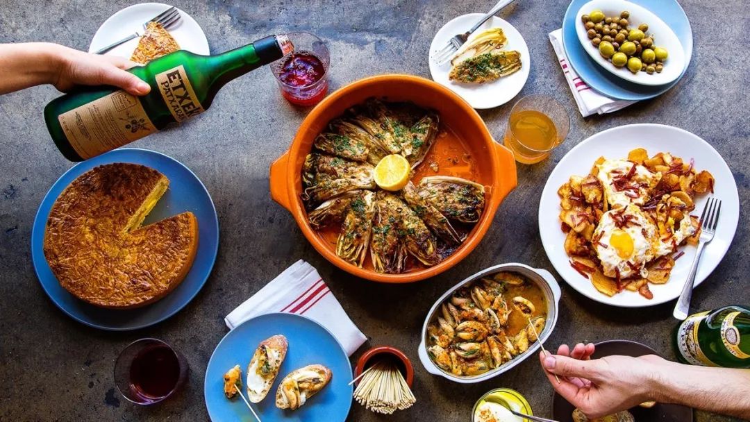 那吃法国大餐的时候,肯定很讲究细节法国人被公认是浪漫的代表法国