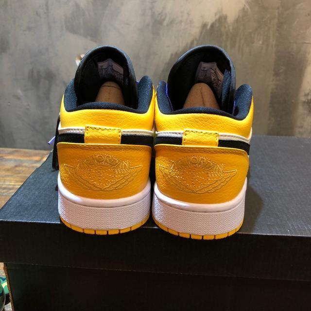 来自aj1的"紫金风暴",一双低帮紫金湖人,"踩"爆这个夏天!