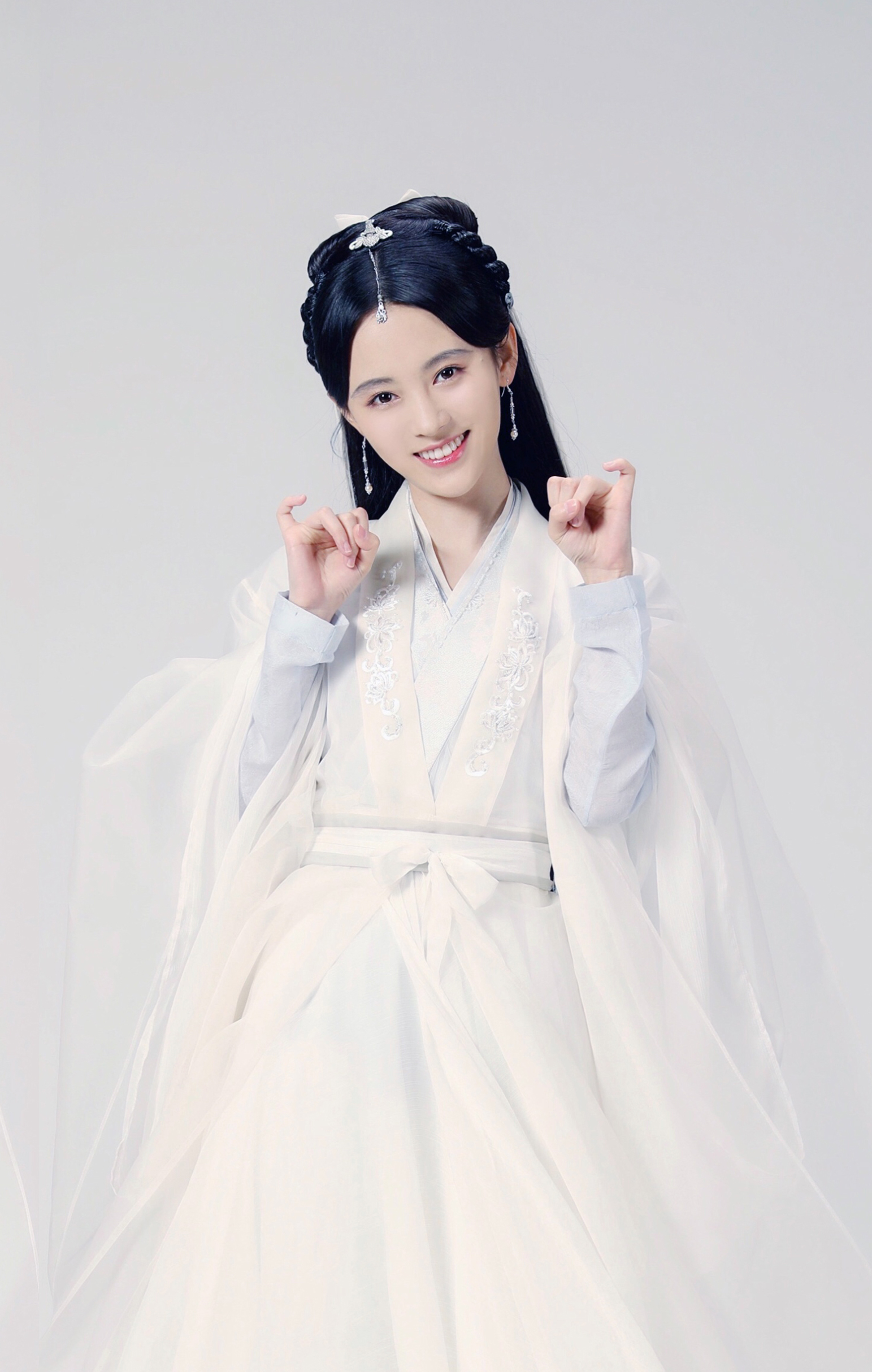 女艺人鞠婧祎古装仙气可爱写真