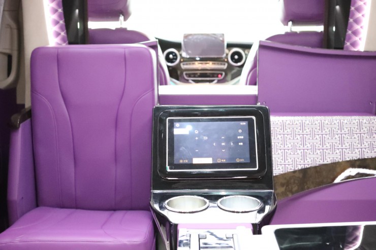 紫色 魅影灰更具行政商务功能的奔驰房车