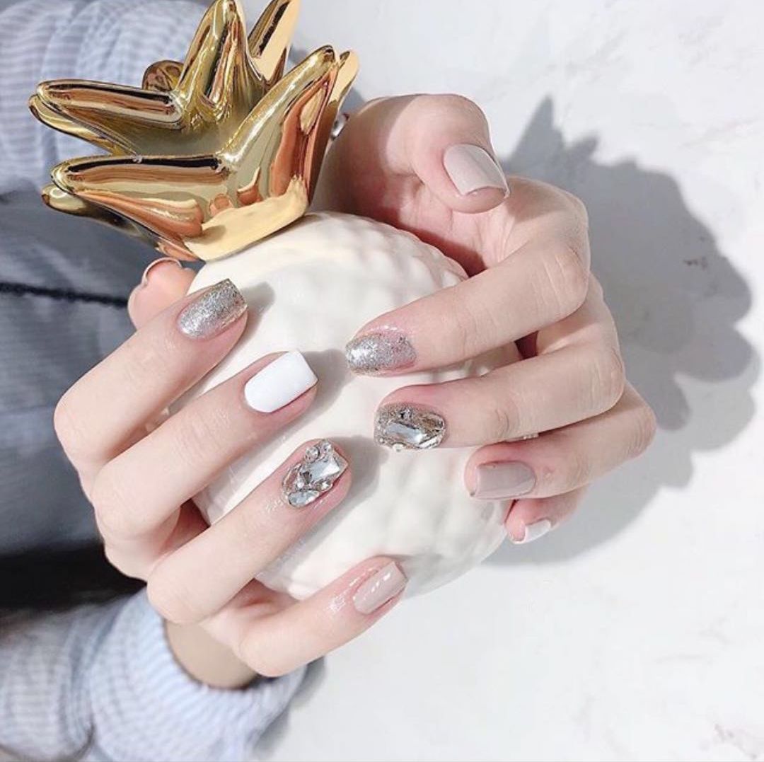 精艺职业培训学校春夏钻石甲闪耀又美腻