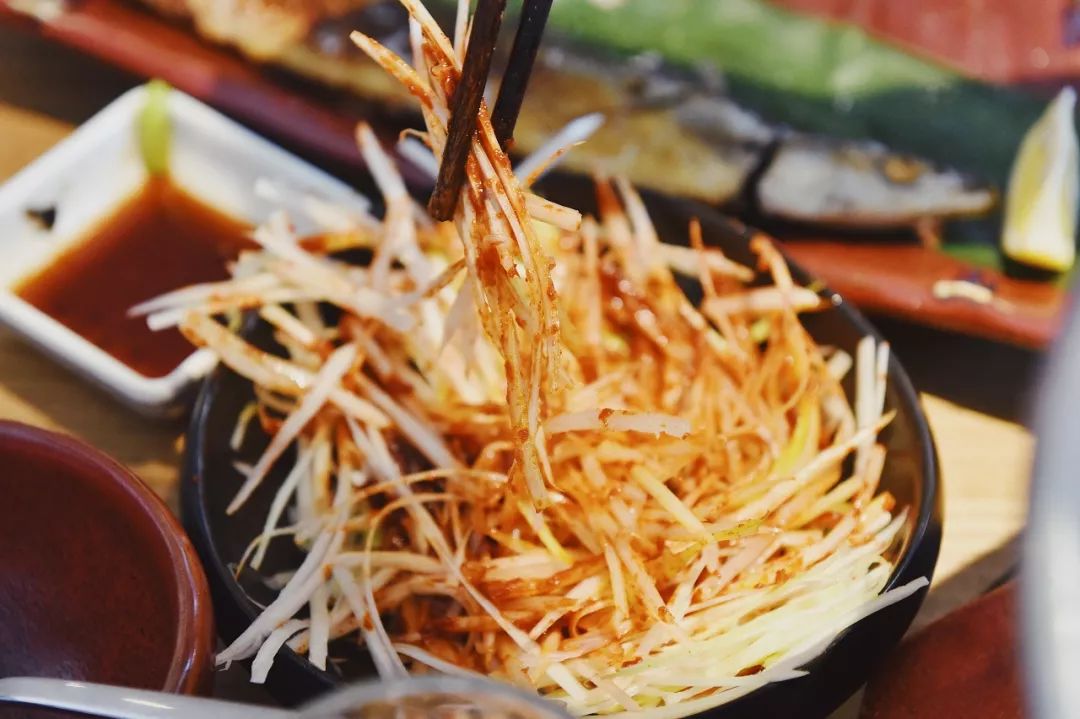 入口清脆酸爽超解腻拌上欧巴特制的韩国葱丝酱在这里你完全可以放心