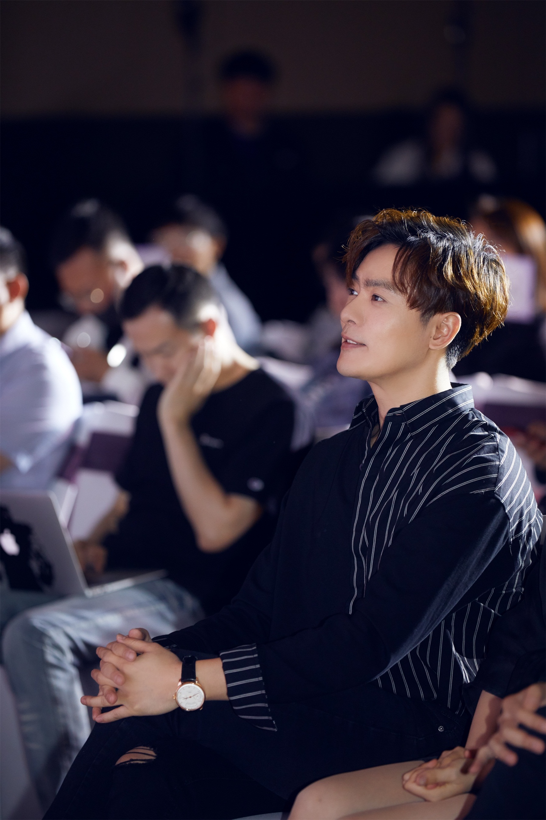 万思维亮相我要和你在一起发布会长腿暖男上线引期待