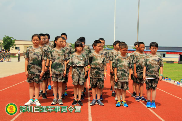 军事夏令营：培养未来的小小军人