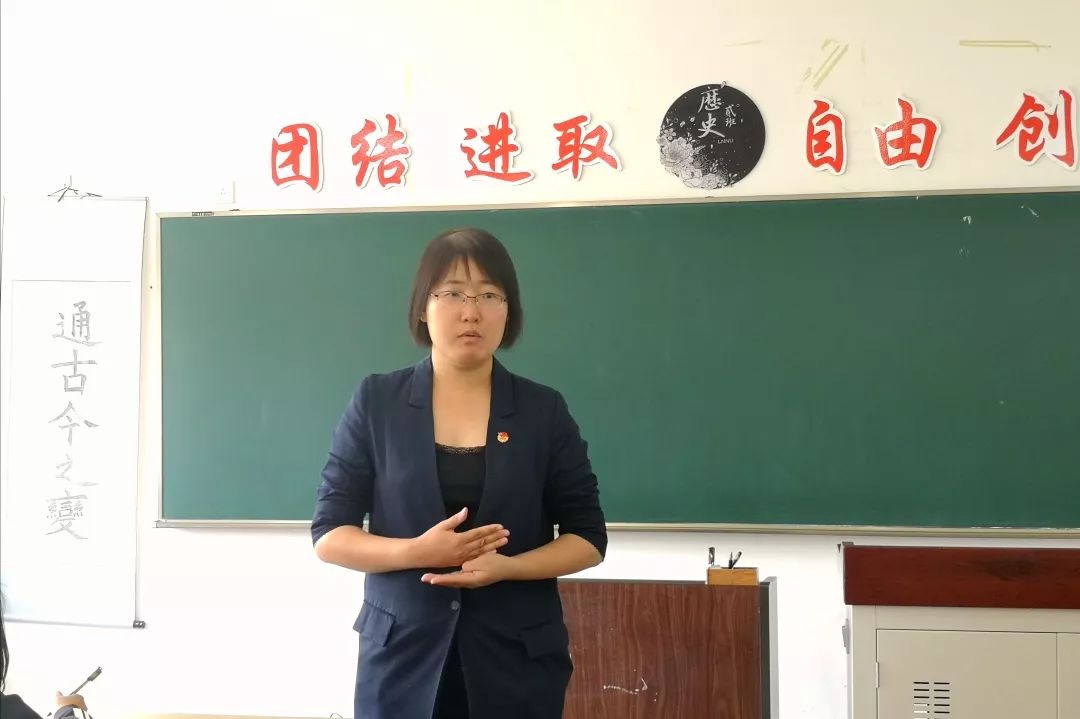 首先,宋洋老师对即将到来的学生工作进行安排.