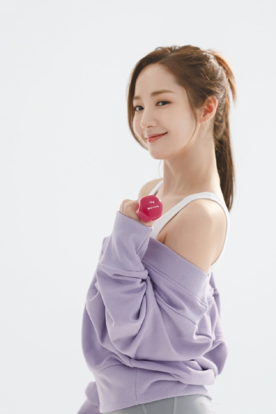 原创朴敏英不愧是女主脸,三换造型优雅大方,美食广告拍得像偶像剧