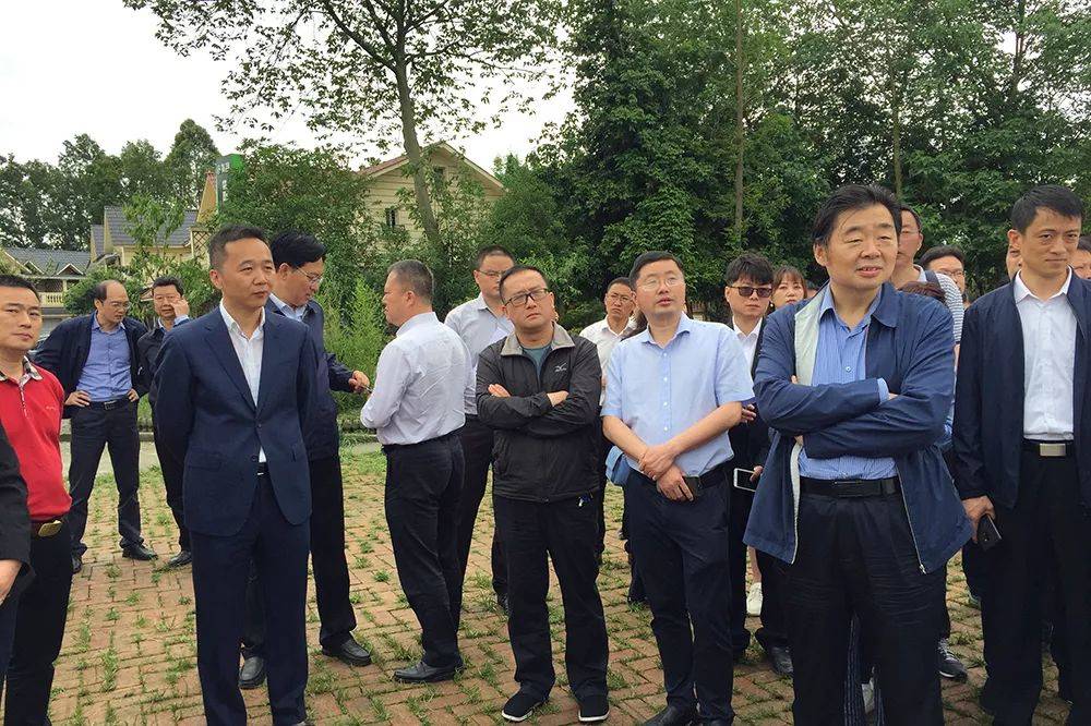 成都市政府副秘书长刘霞,四川省委组织部机关党委书记赵晓东,四川省