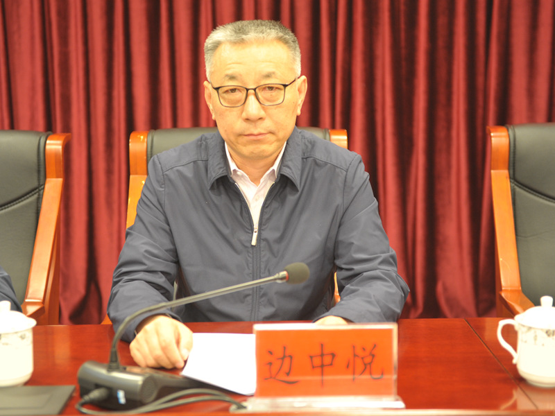 赤峰市人大常委会副主任,旗委书记边中悦出席会议