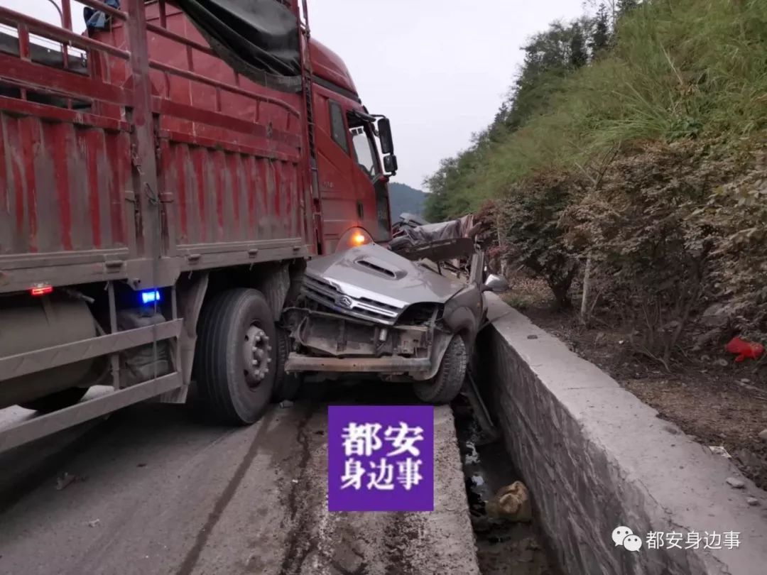 都安至金城江二级路段发生一起车祸有人死亡