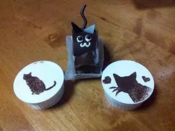 黑猫蛋糕卷,连尾巴都有,太可爱>3 日本这家名叫chat noir的蛋糕店