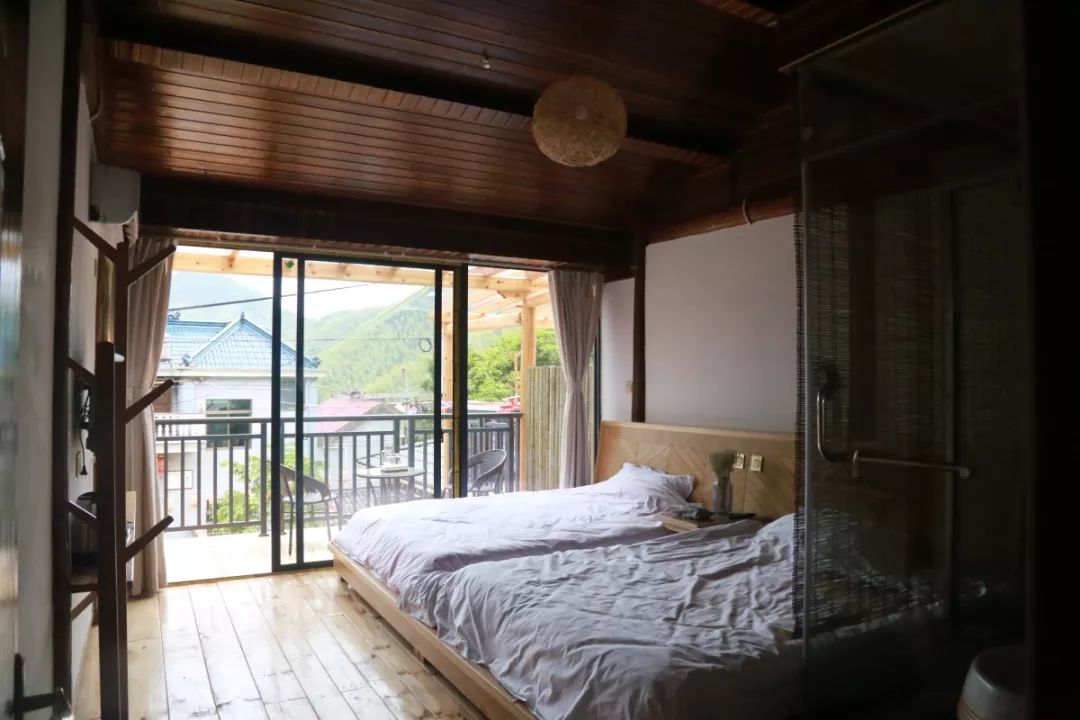 浙源里,毛连里等村的民宿成了参赛者住宿的人气之选,甚至还带动了溪口