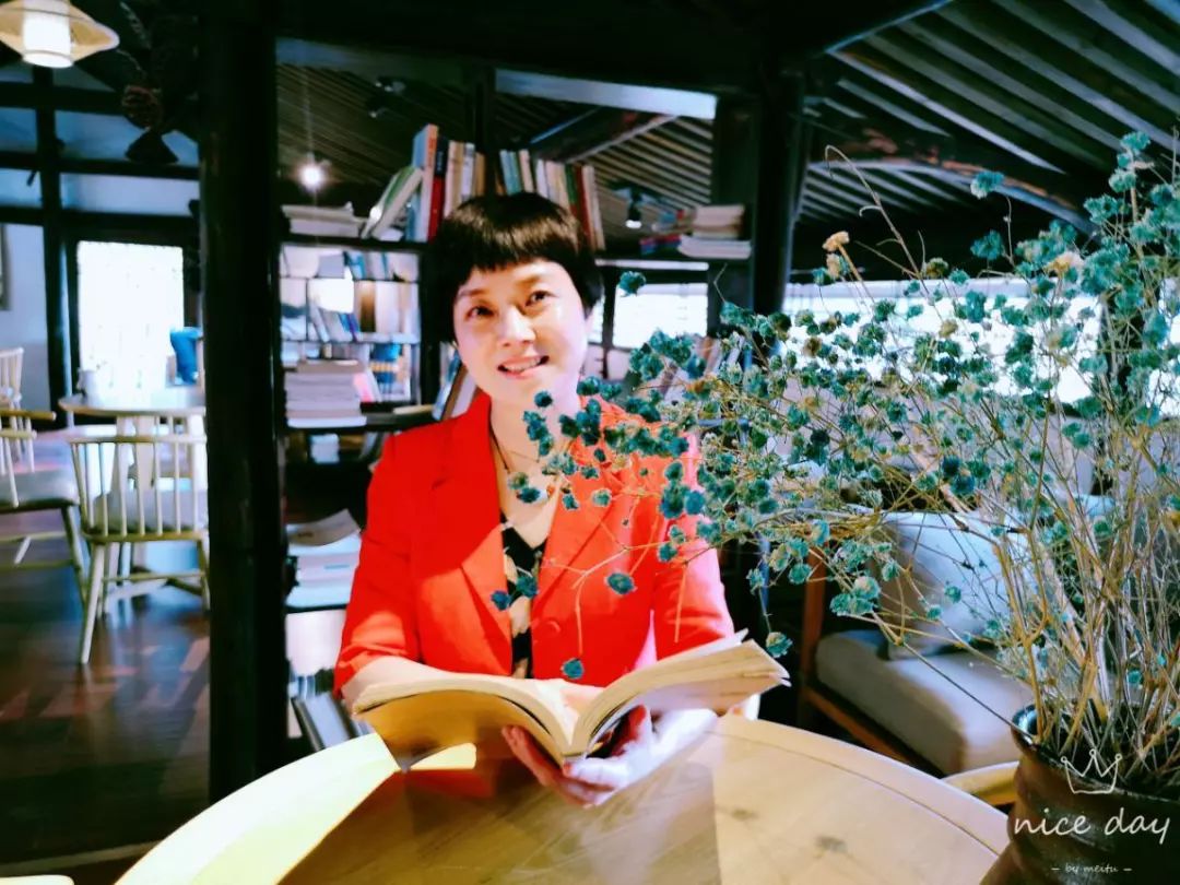 陈昕老师从1988年至今,已经在丽水学院默默耕耘了31年.