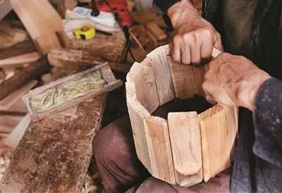 屯堡老手艺之箍桶匠