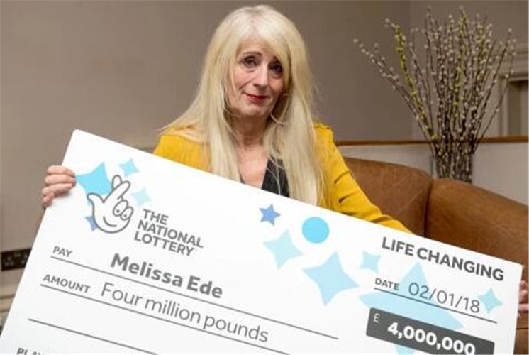 58岁英国出租车司机意外获千万奖金,18个月后遂然离世_梅丽莎