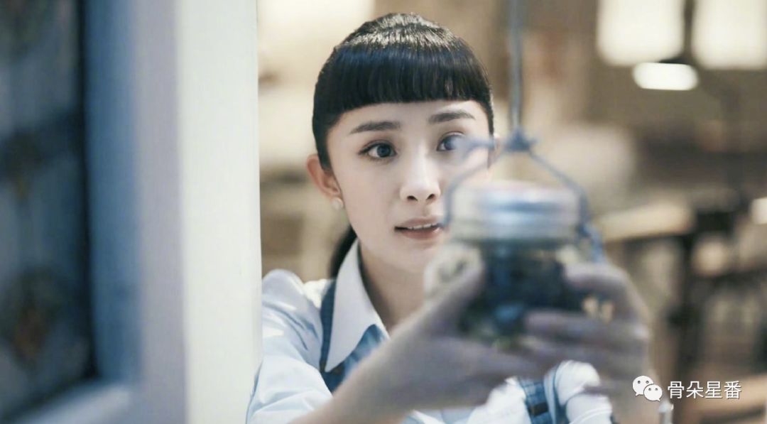 扮演的女主傅函君,在战乱年代想要实现居者有其屋这一理想的筑梦故事