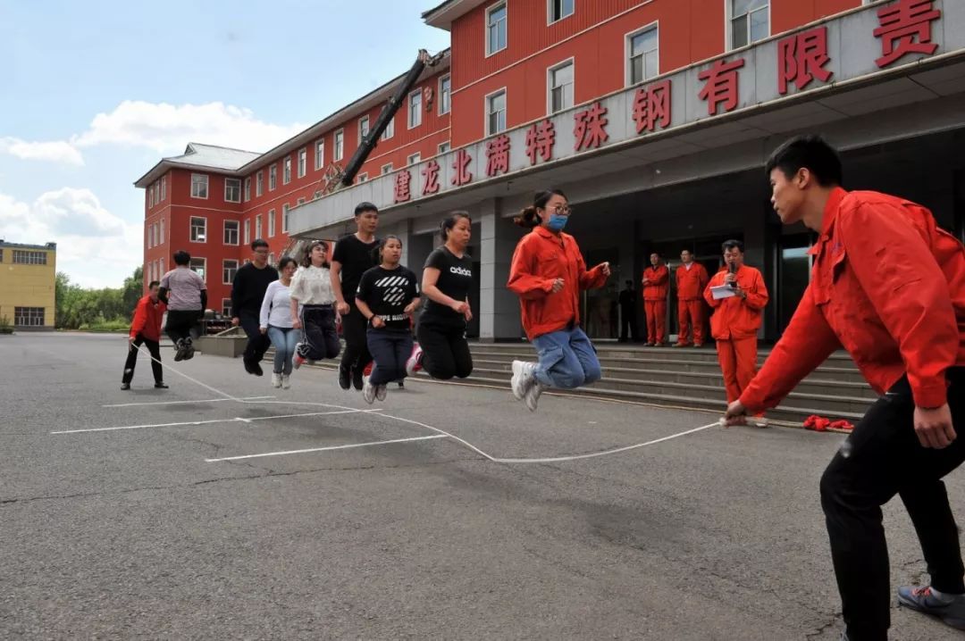 建龙北满举办首届"建龙杯"员工拔河,跳绳比赛