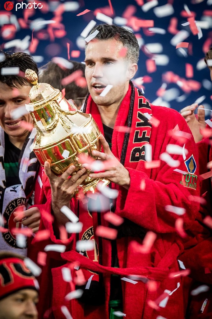 高清图:范佩西正式宣布退役 足坛再无范大将军