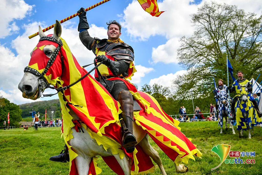 英国举行年度马上长枪比武 人马披挂上阵鏖战正酣""罗马帝国王宫壁画