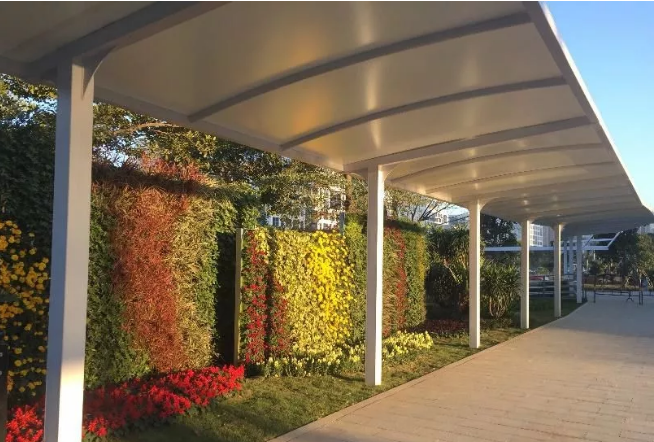 目前,在地铁十四号线知识城支线的每个站点都设计风雨连廊,其中何棠下