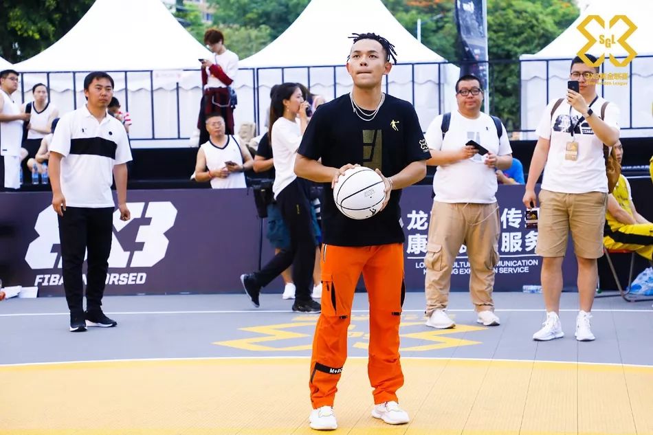 为练球请私教!音乐人黄旭:篮球让我享受