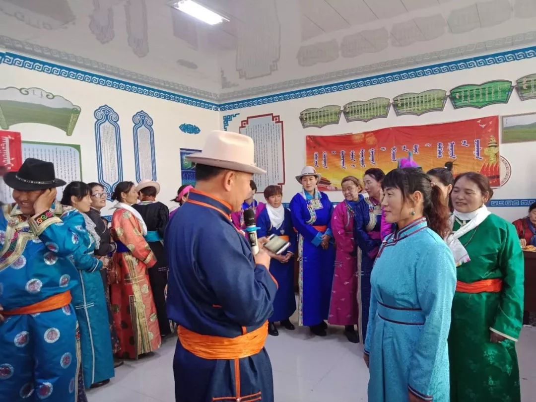 资讯巴彦高勒嘎查举办内容丰富的母亲节活动