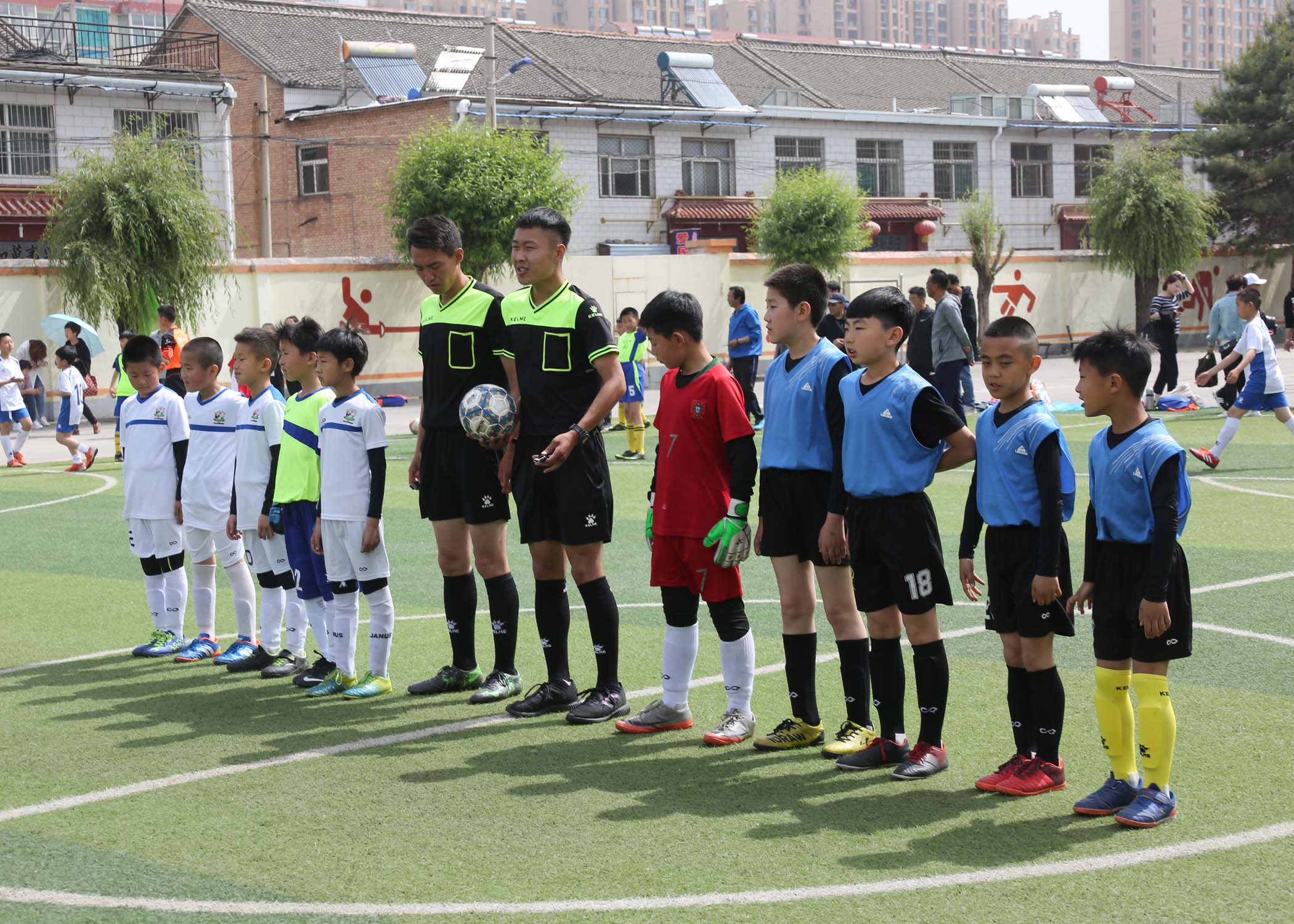 潞州区首届小学生足球联赛在紫坊小学开赛